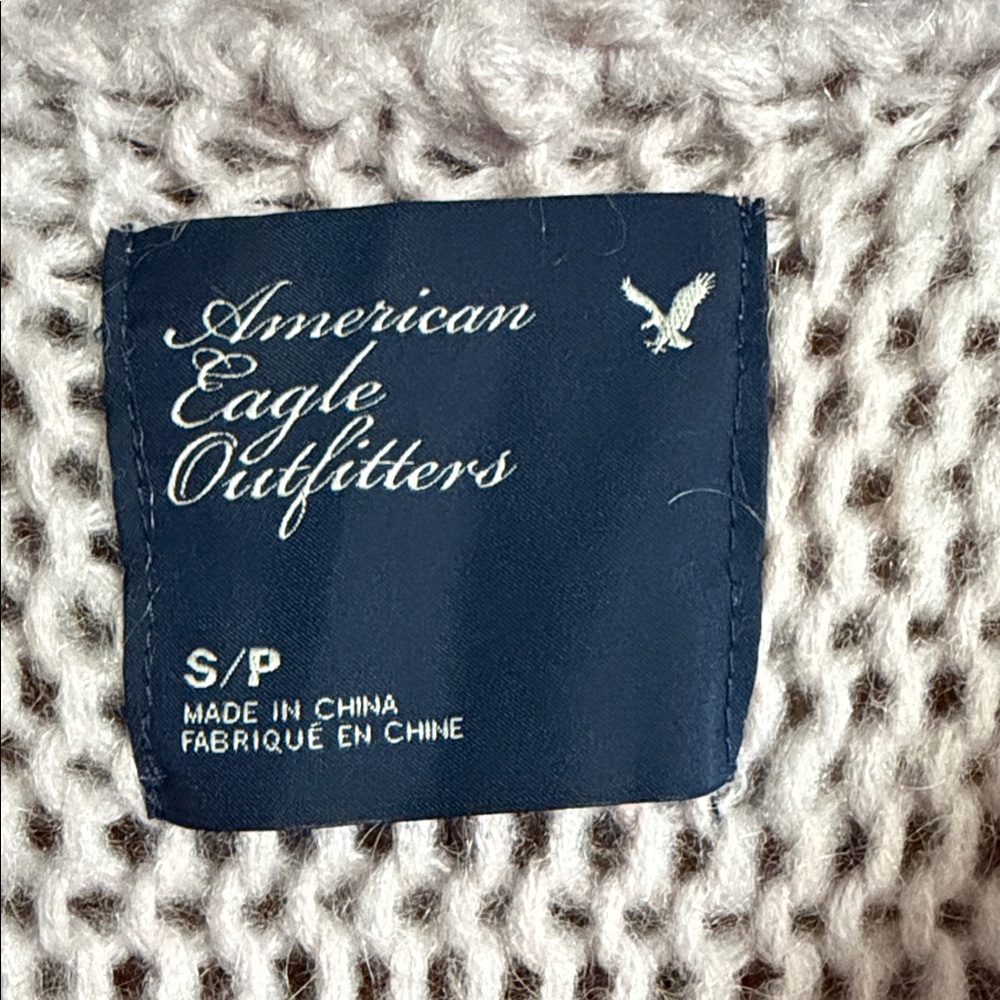 American Eagle Outfitters light pink V-Neck Sweater - Picture 2 of 4